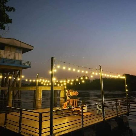 T & T Hostel Kanchanaburi Eksteriør billede