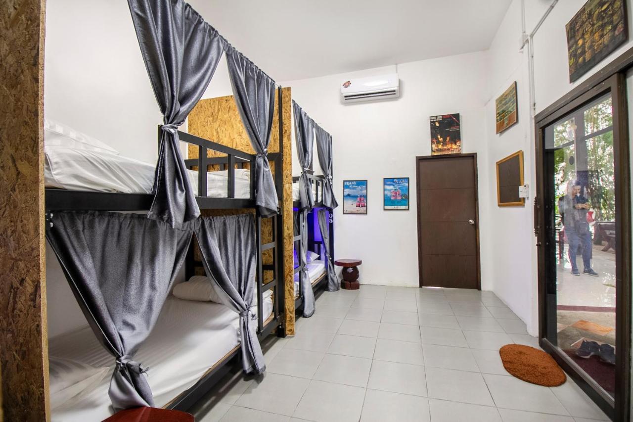 T & T Hostel Kanchanaburi Eksteriør billede