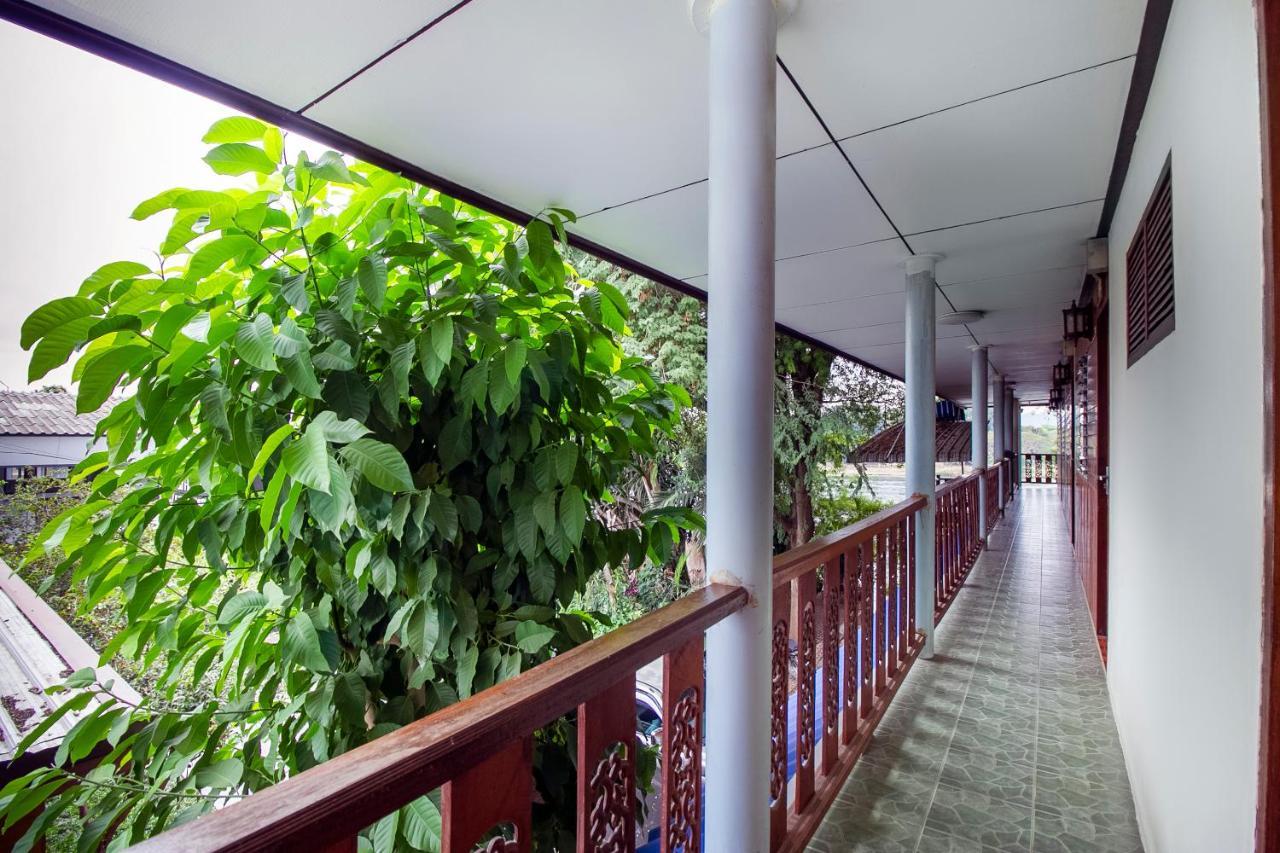 T & T Hostel Kanchanaburi Eksteriør billede