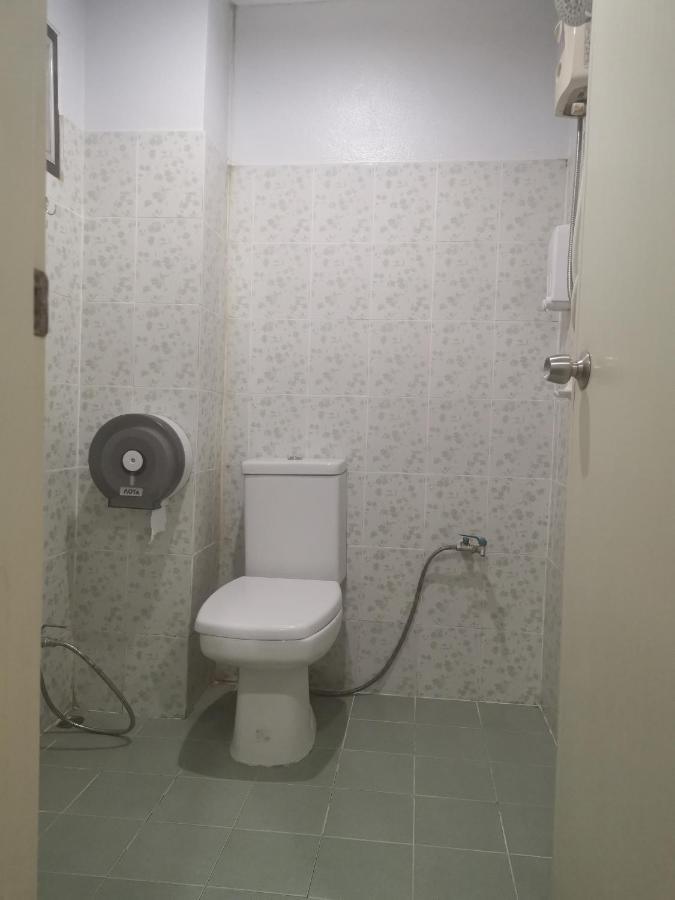 T & T Hostel Kanchanaburi Eksteriør billede