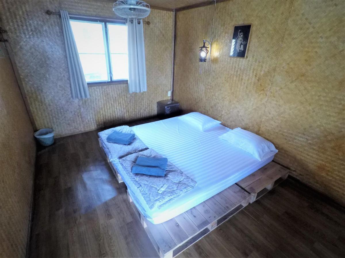 T & T Hostel Kanchanaburi Eksteriør billede