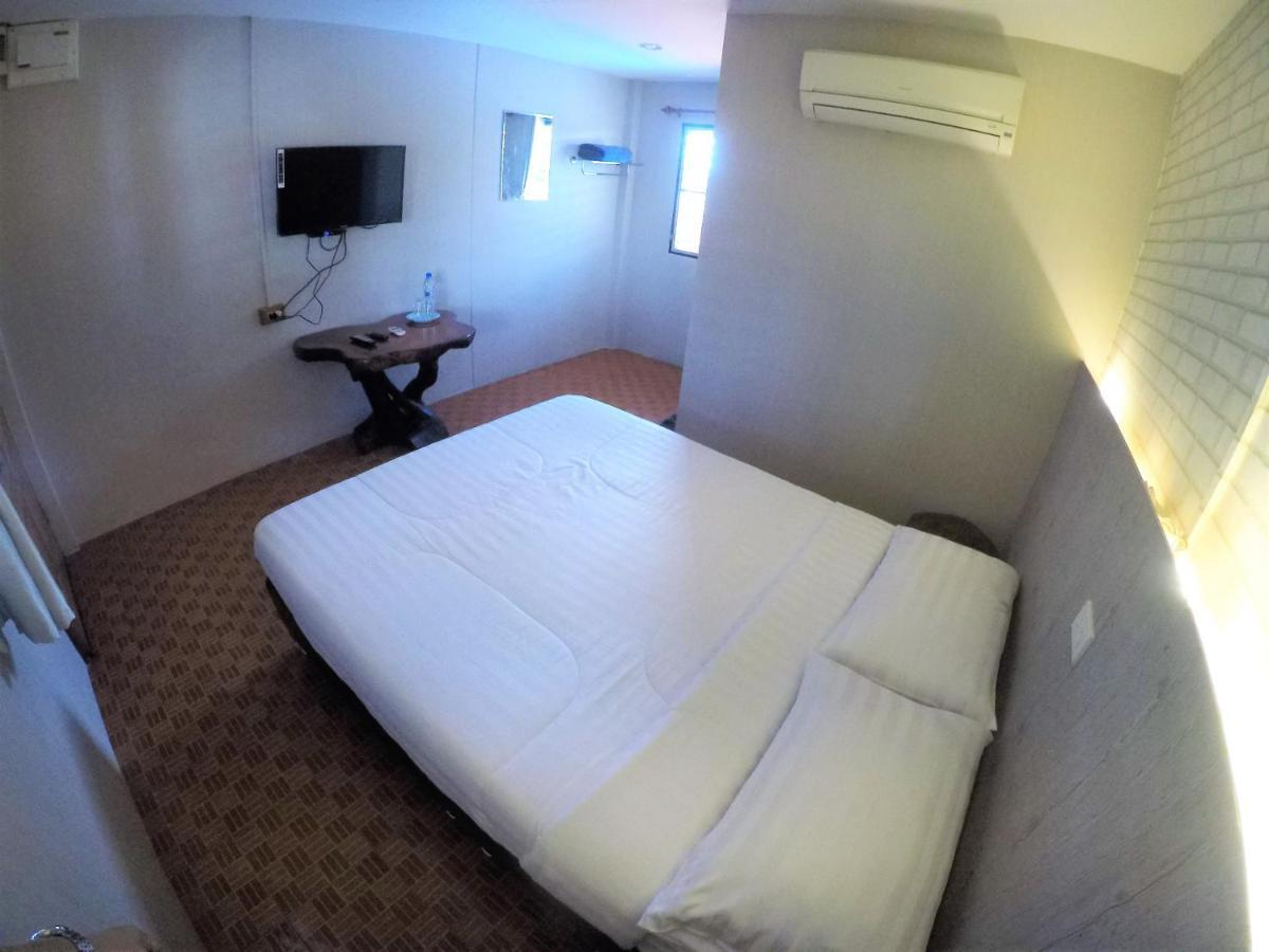 T & T Hostel Kanchanaburi Eksteriør billede