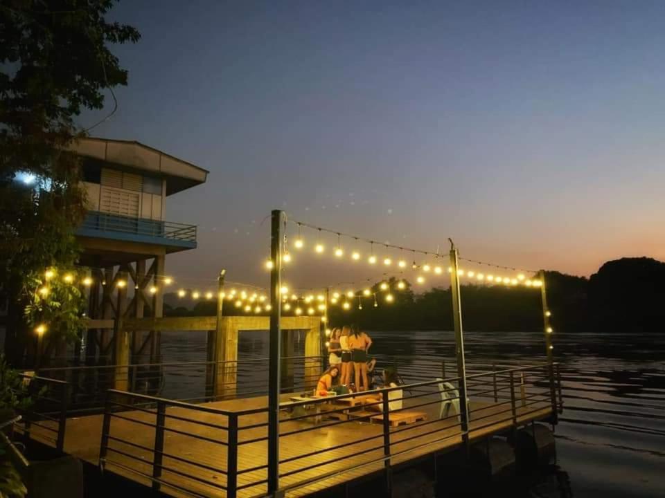 T & T Hostel Kanchanaburi Eksteriør billede
