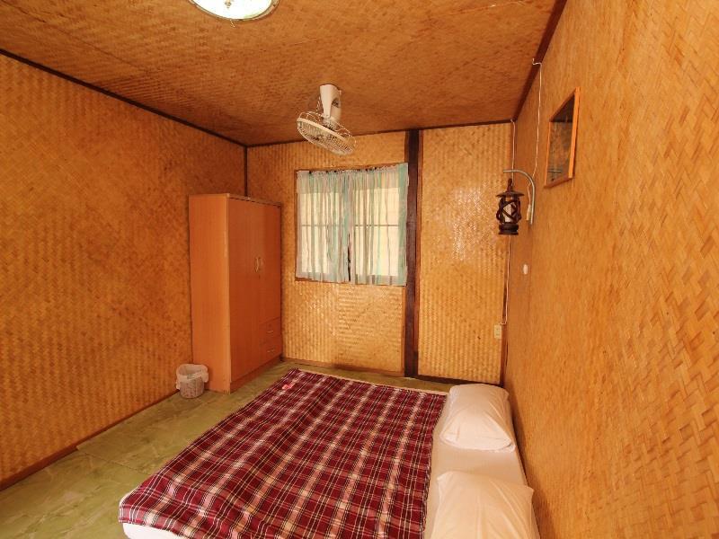 T & T Hostel Kanchanaburi Eksteriør billede