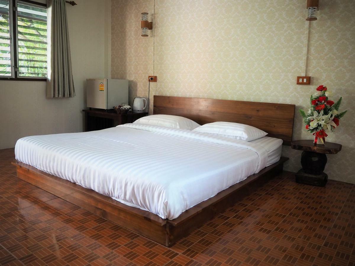 T & T Hostel Kanchanaburi Eksteriør billede