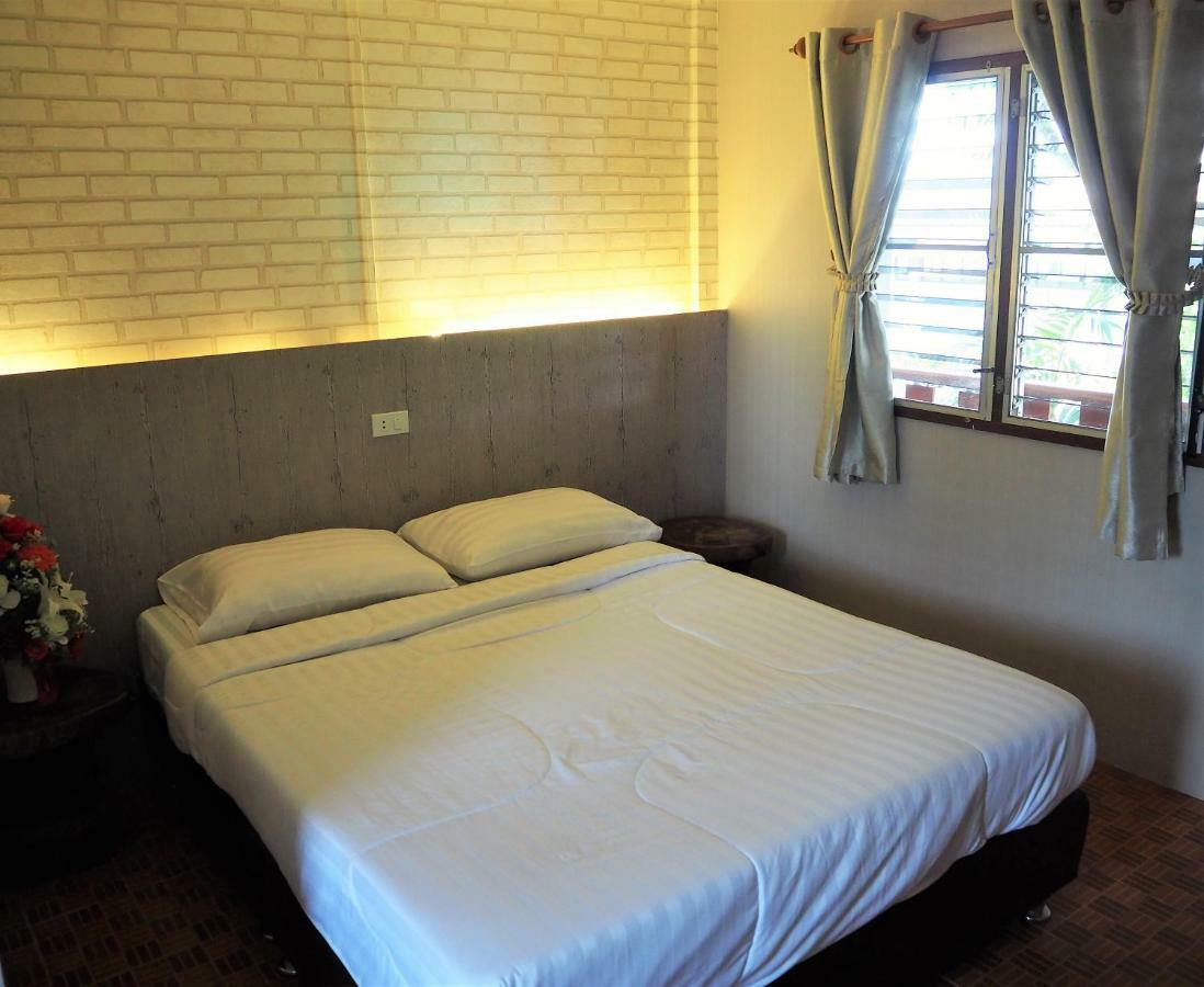 T & T Hostel Kanchanaburi Eksteriør billede
