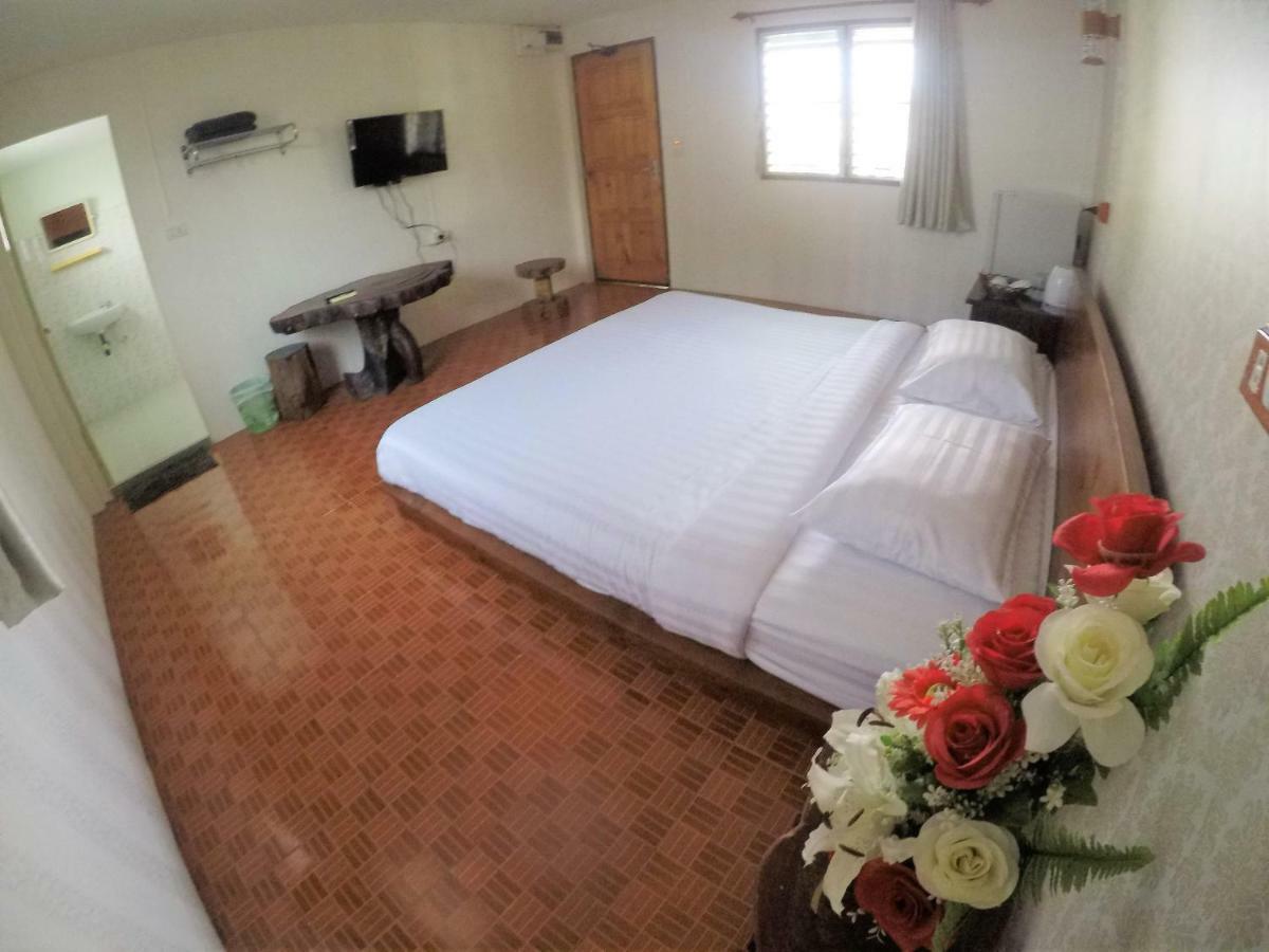 T & T Hostel Kanchanaburi Eksteriør billede