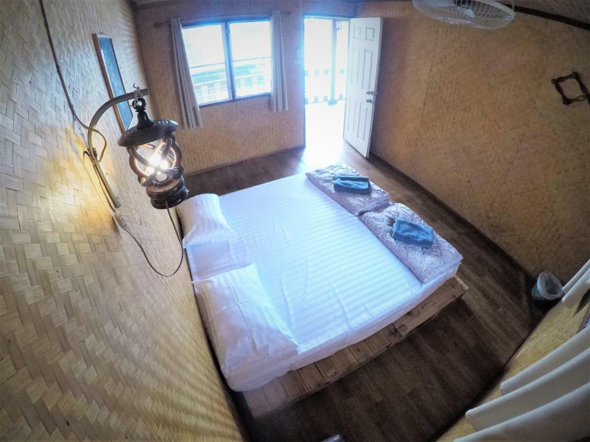 T & T Hostel Kanchanaburi Eksteriør billede